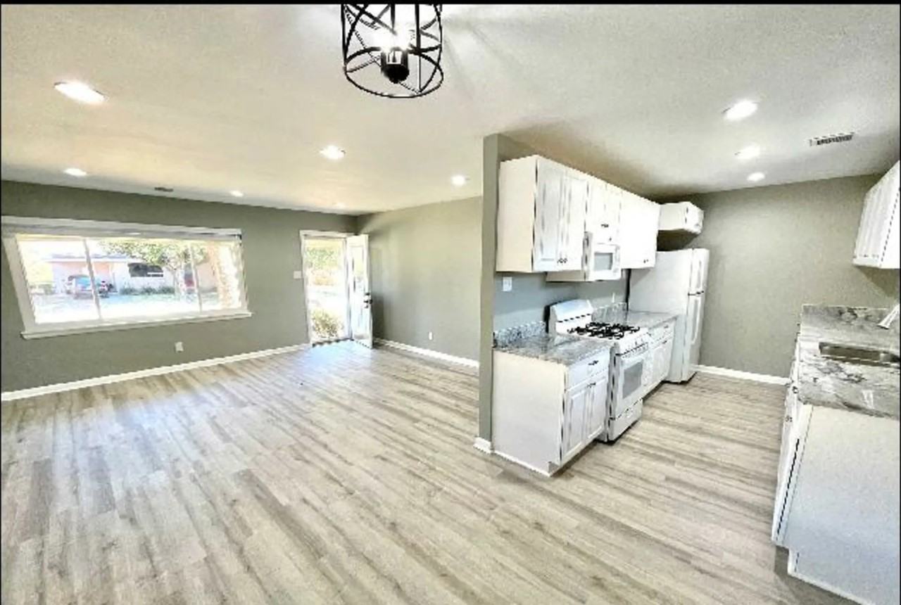 17 Meadowbrook Dr - Photo 3 of 9