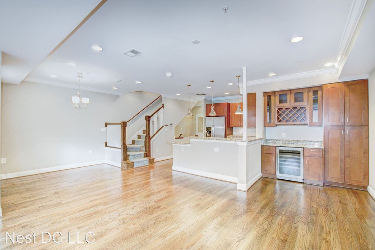 125 15th St Ne #4 - Photo 2 of 22