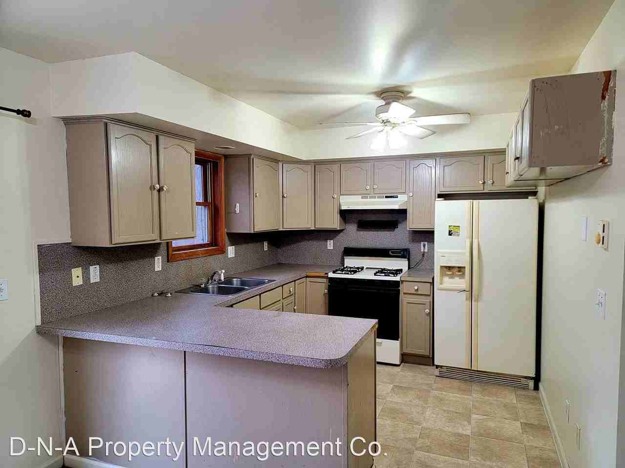 3676 3676 Bristol Circle E Drive - Photo 3 of 13
