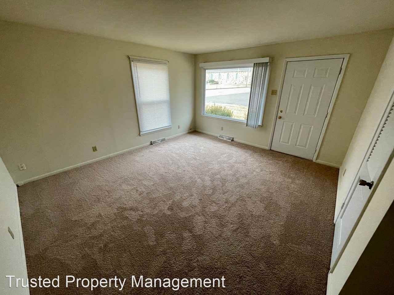 405, 407 Smith Street - Photo 3 of 10