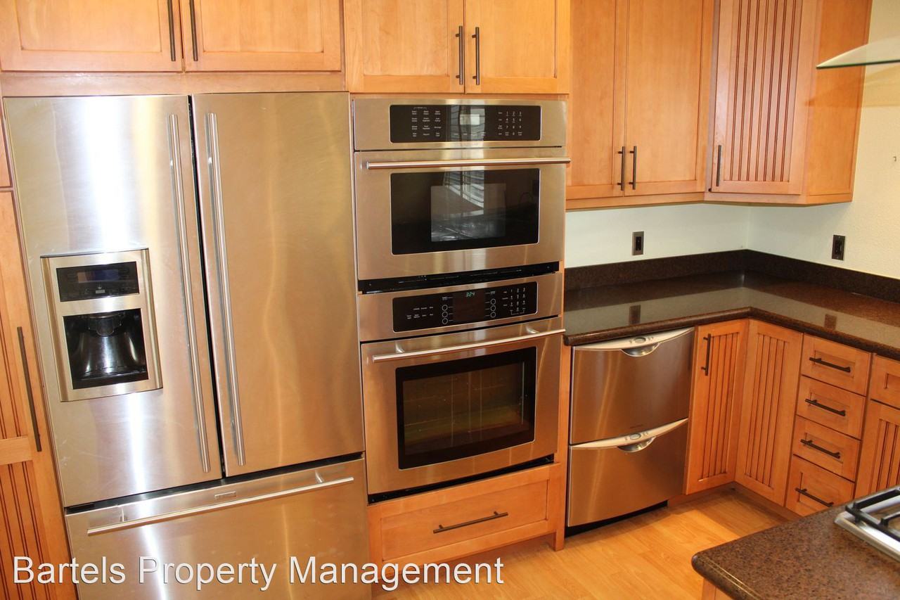336 S 26th St - Photo 3 of 9