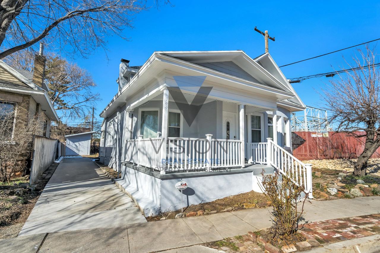 744 S Roberta St - Photo 2 of 18