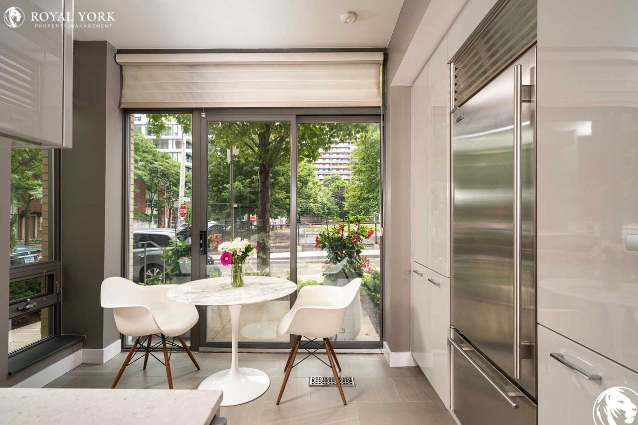 279 Mutual St - Photo 2 of 32