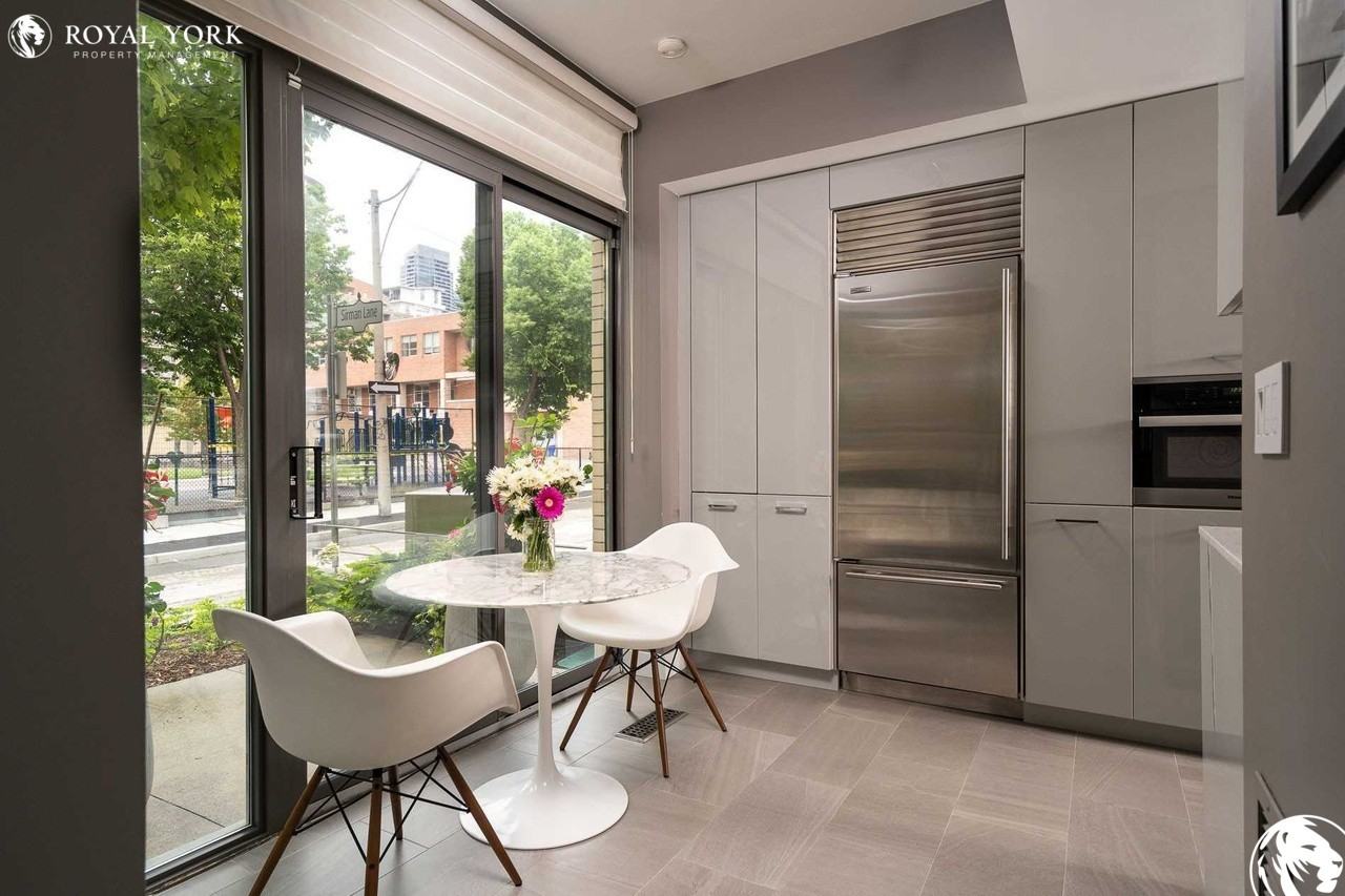 279 Mutual St - Photo 3 of 32