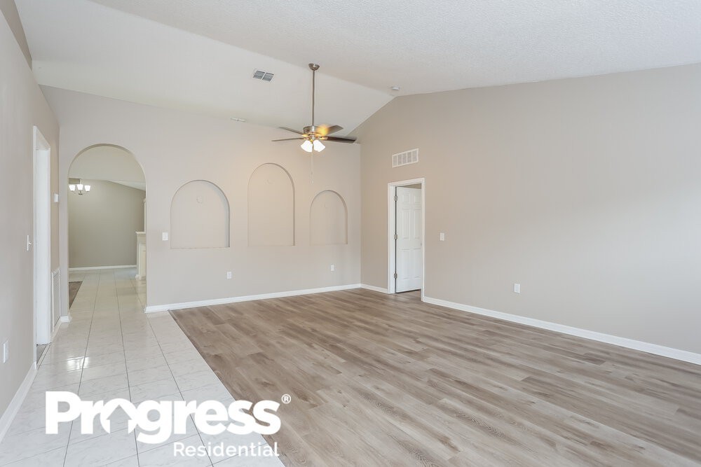 8757 Merseyside Ave - Photo 3 of 16
