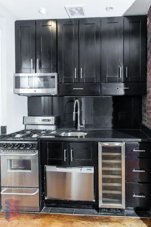 E 13th St #5C - Photo 4 of 6