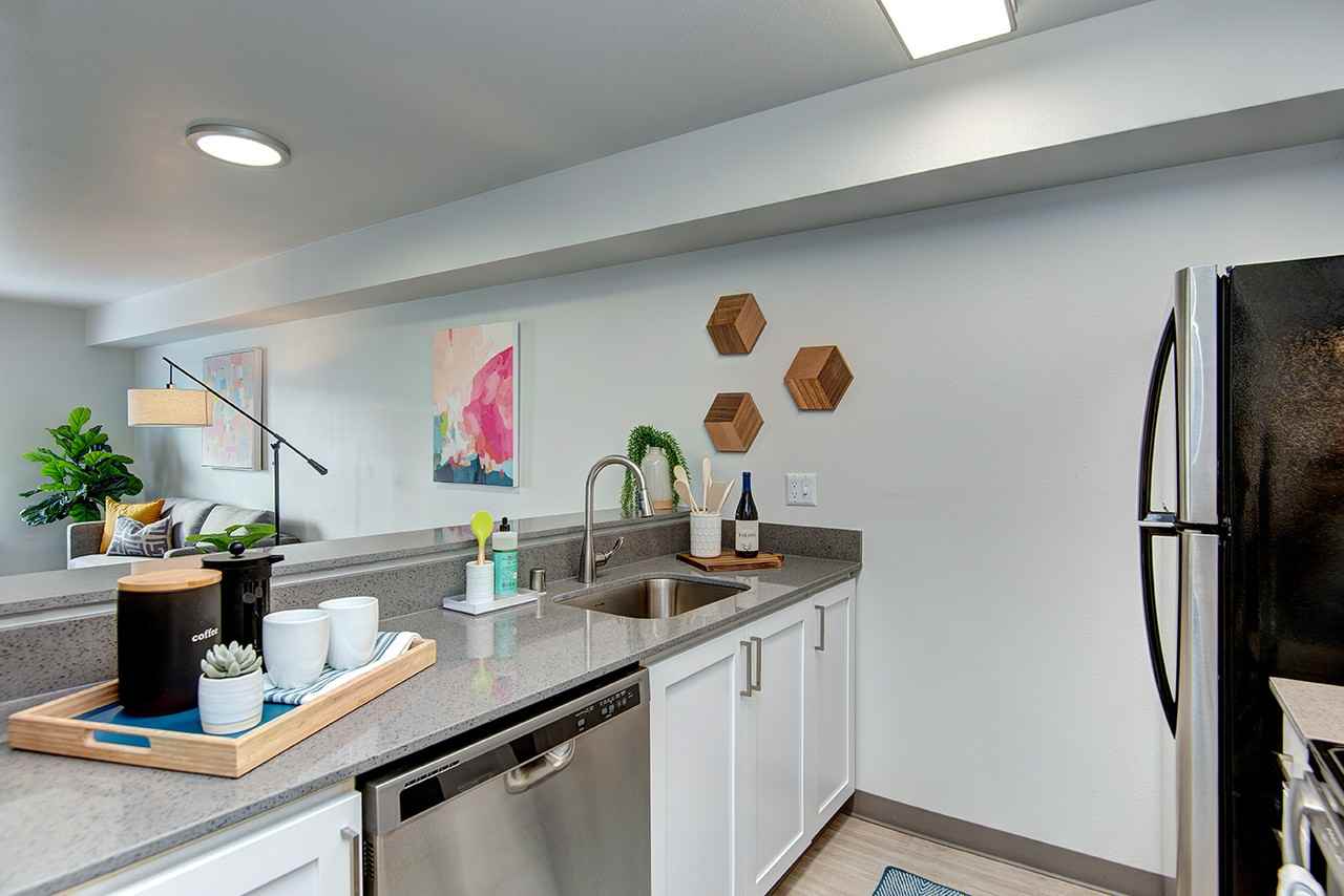 Row on Third - Photo 3 of 47