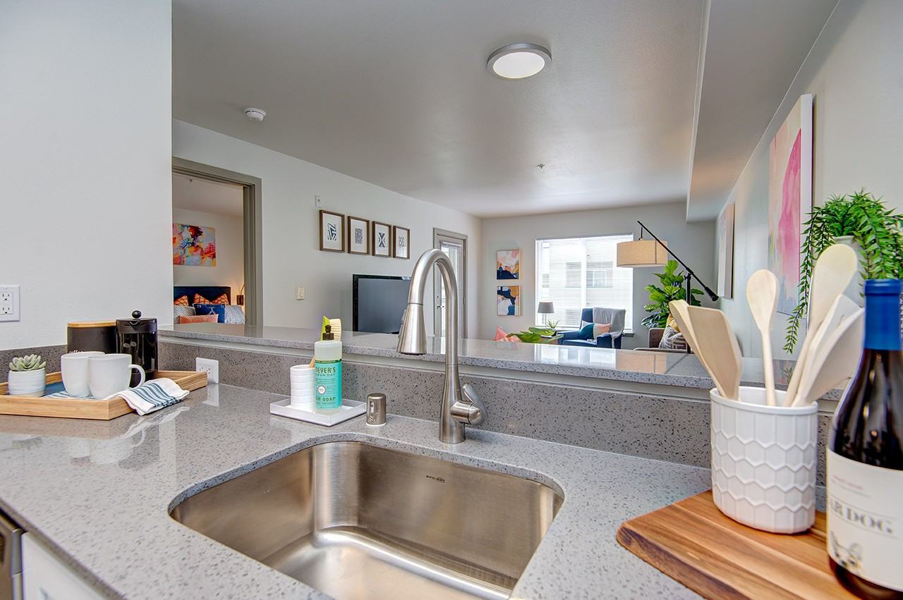 Row on Third - Photo 4 of 47