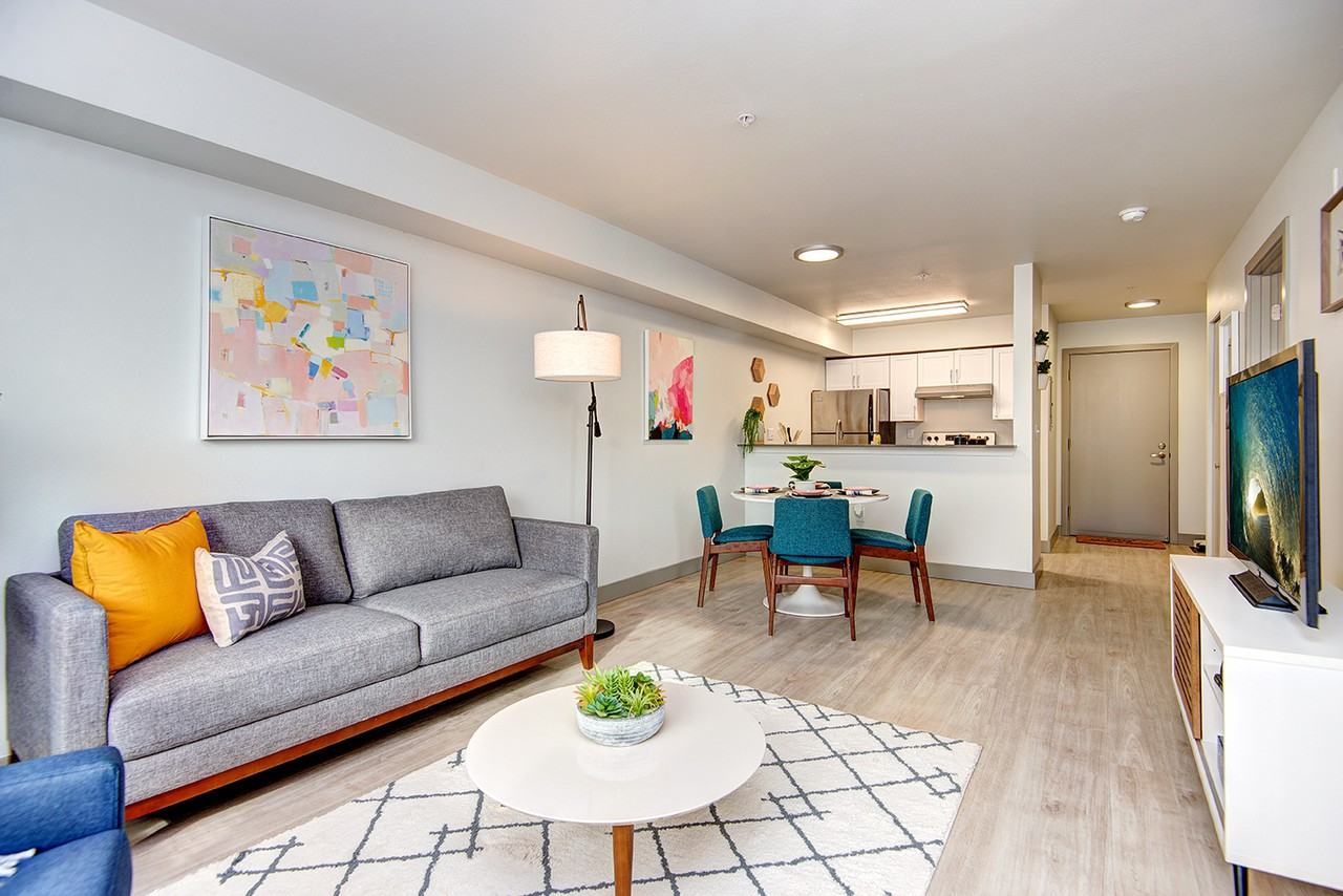 Row on Third - Photo 6 of 47