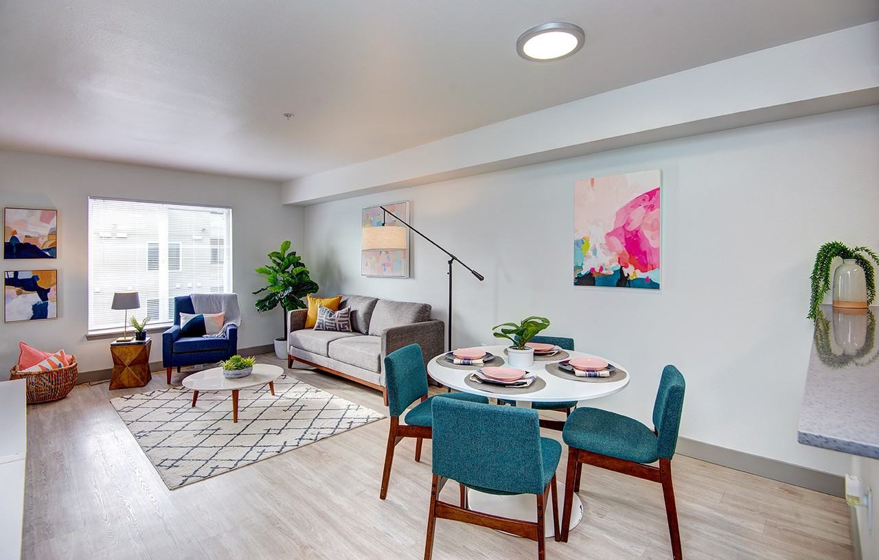 Row on Third - Photo 7 of 47