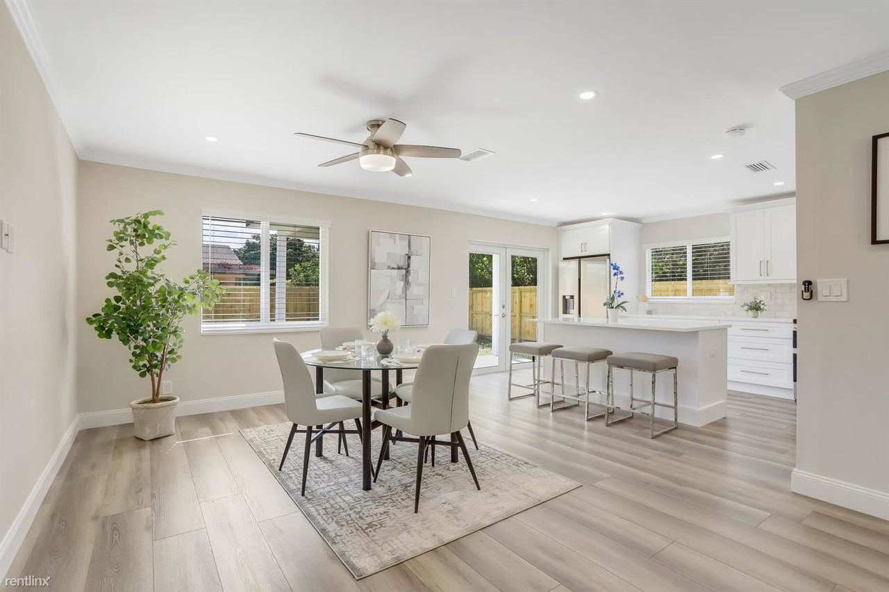 510 Kingbird Cir - Photo 3 of 7