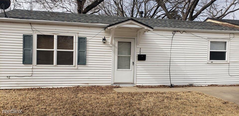 242 Larry St - Photo 2 of 7