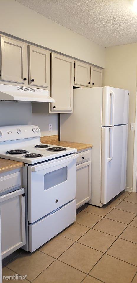 242 Larry St - Photo 3 of 7