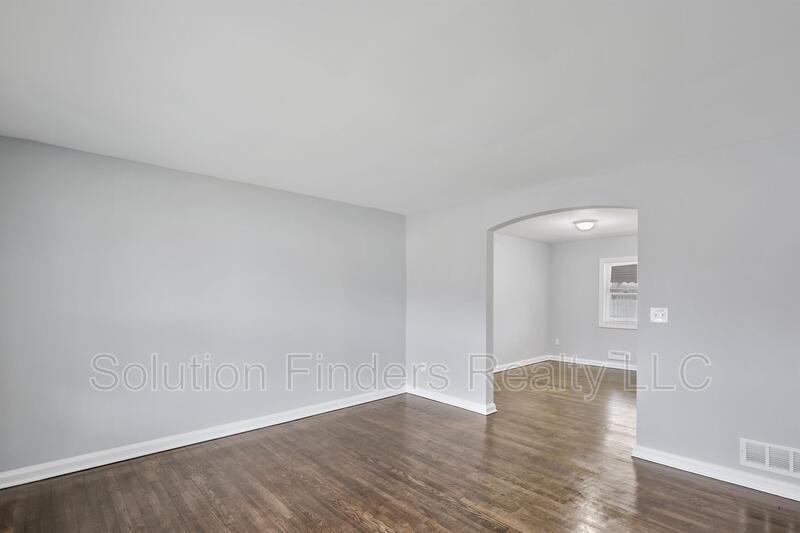 3314 Wallford Dr - Photo 3 of 17