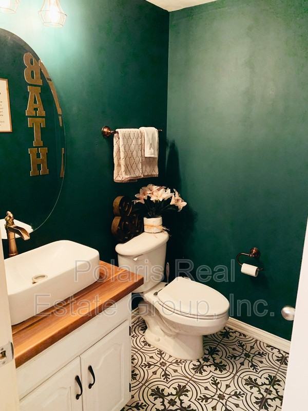 223 N New Jersey St #D - Photo 5 of 24