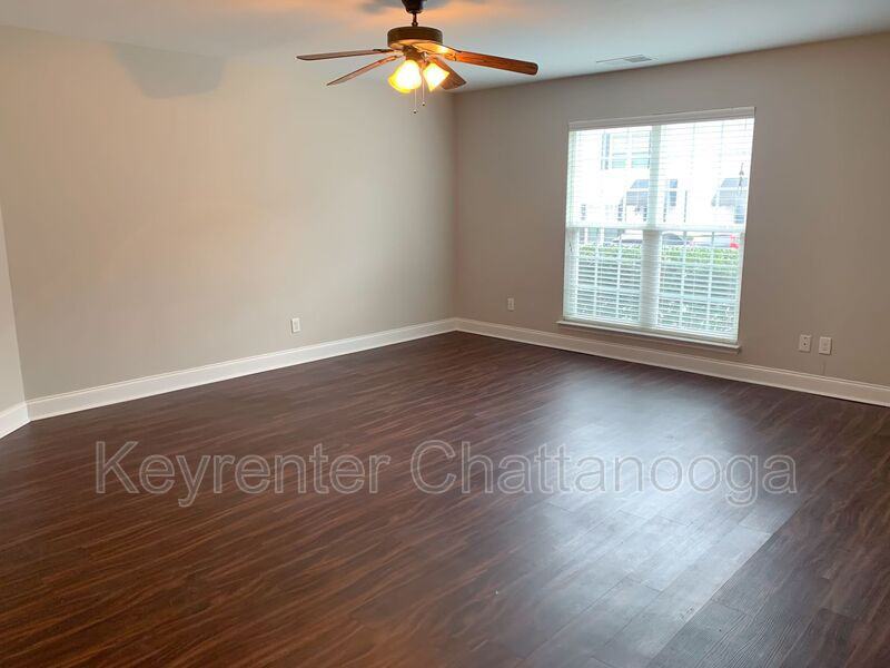 1121 Maple Tree Ln #1121 - Photo 3 of 10