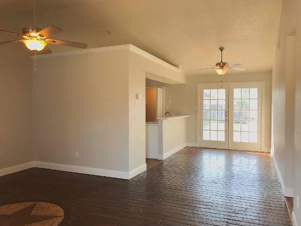 8008 Trimble Dr - Photo 3 of 42