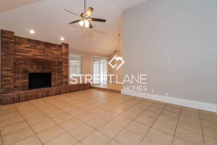 5032 Barberry Dr - Photo 3 of 15
