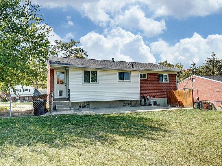 10752 Thornview Dr - Photo 3 of 34