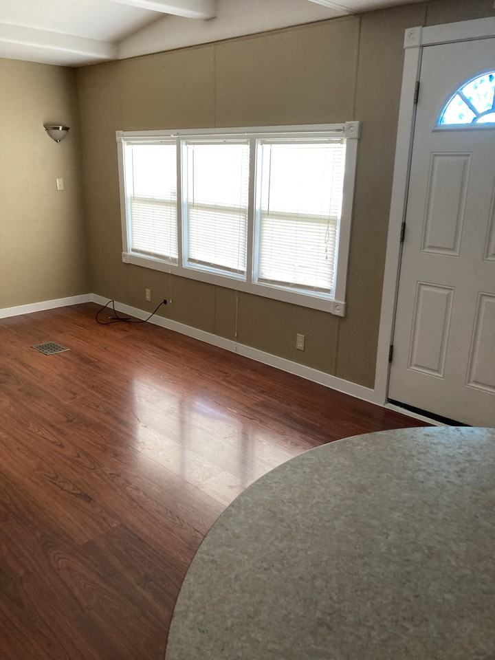 212 E 7th St #1 - Photo 3 of 6