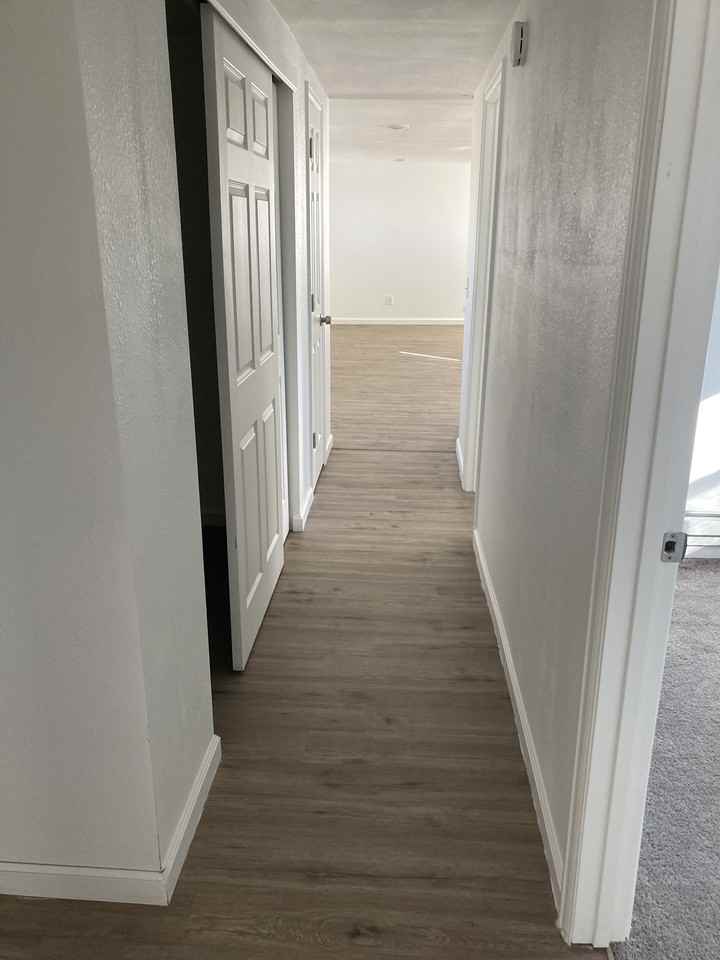 516 W 6th St - Photo 2 of 8