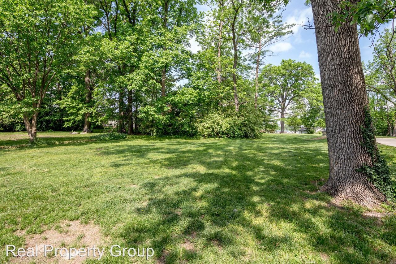 1315 Paris Rd - Photo 3 of 4