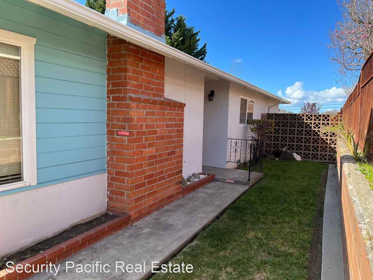 3071 Keith Dr - Photo 2 of 32