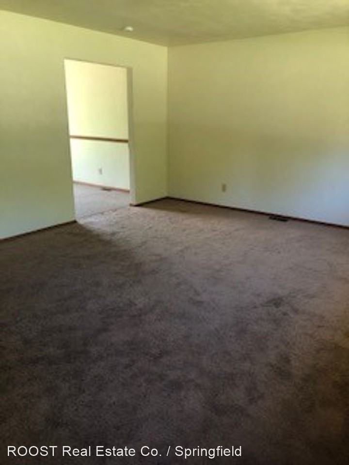 3319 Upper Valley Pike - Photo 2 of 12