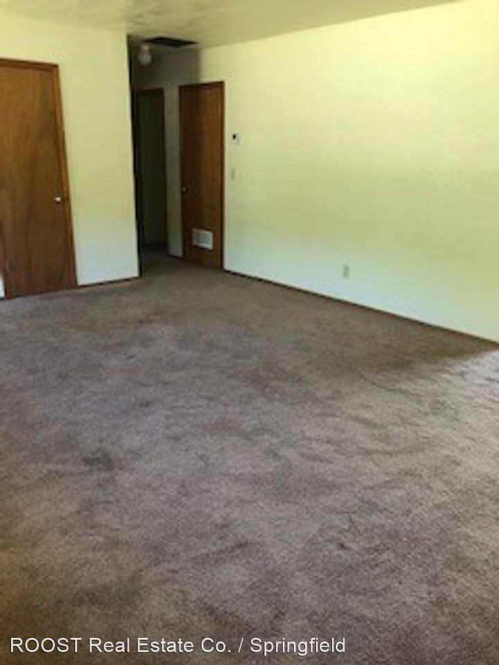 3319 Upper Valley Pike - Photo 3 of 12