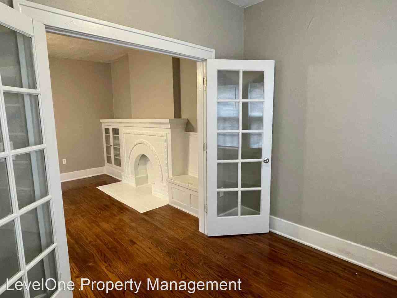 2609 N Shartel Ave - Photo 3 of 9