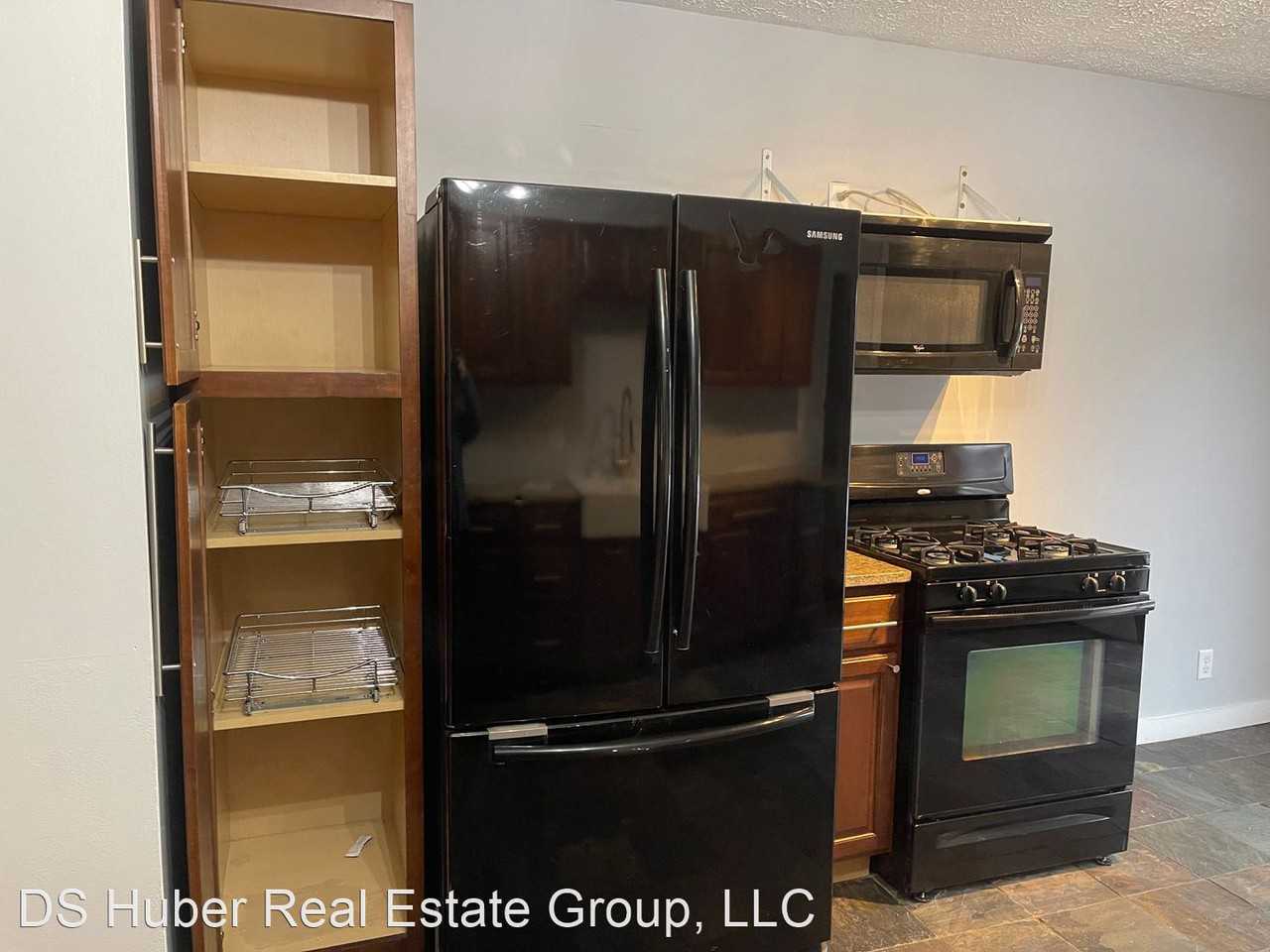 3610 Seaway Dr - Photo 3 of 33