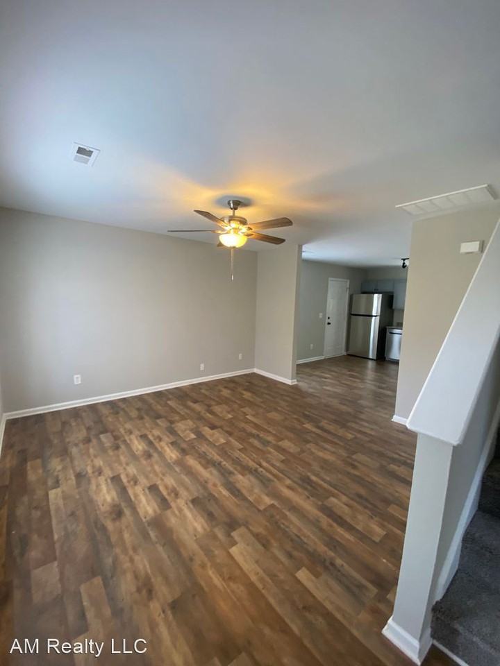 2421 Elmin St - Photo 3 of 24