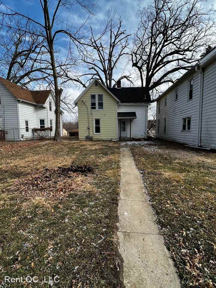 1021 25th St - Photo 2 of 13