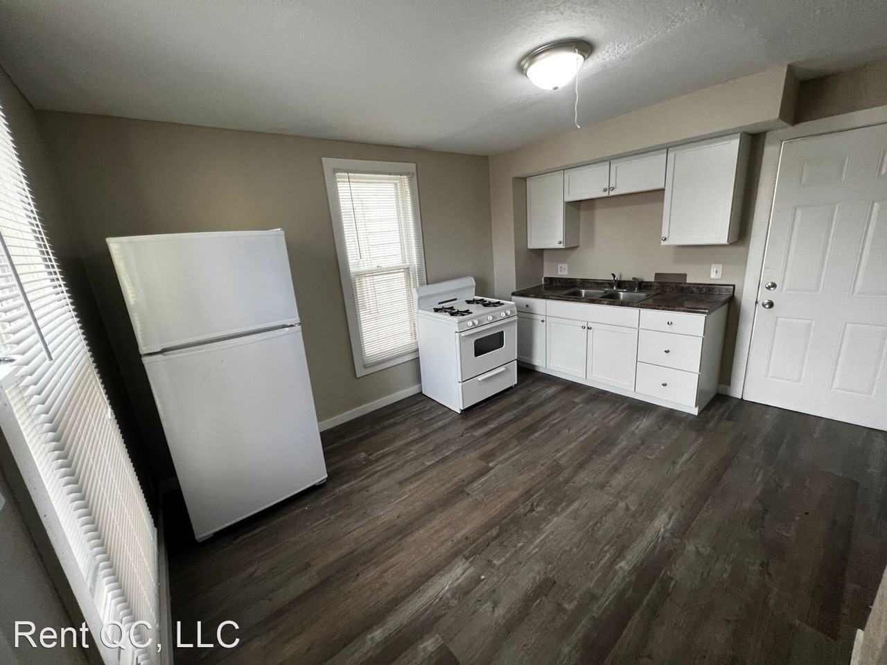 1021 25th St - Photo 3 of 13