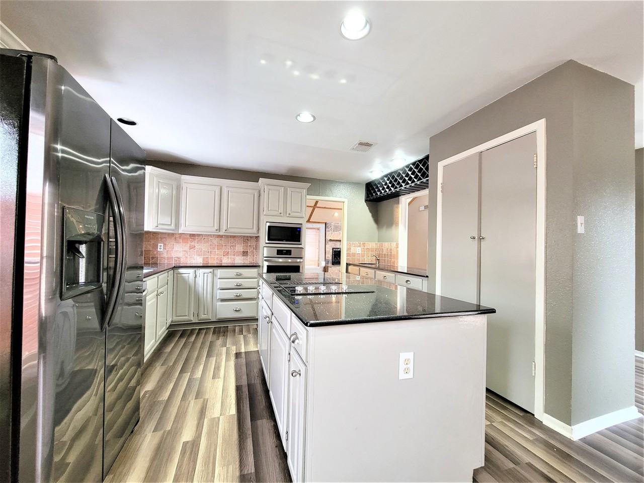 13122 Waldemere Dr - Photo 4 of 15