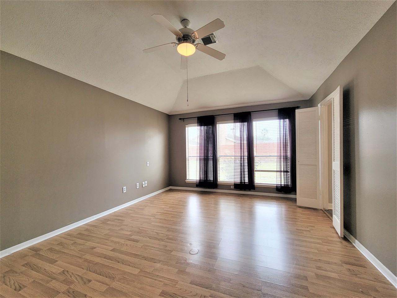 13122 Waldemere Dr - Photo 7 of 15