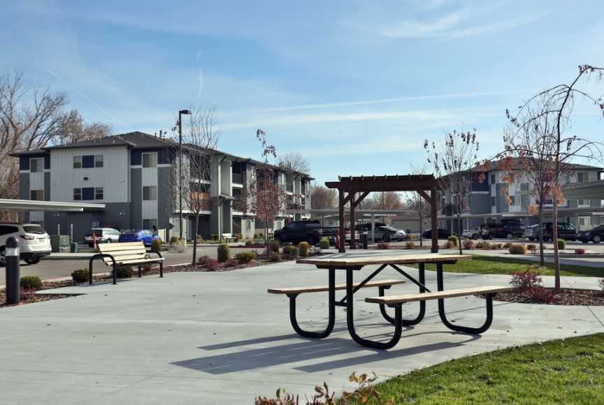 515 E 50Th St - Photo 4 of 18