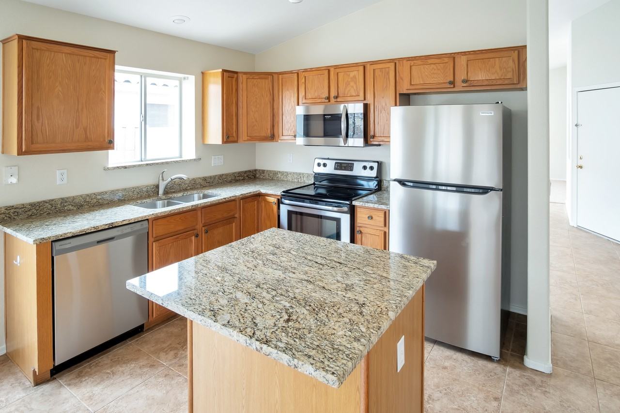 1200 W Kingbird Dr - Photo 5 of 17
