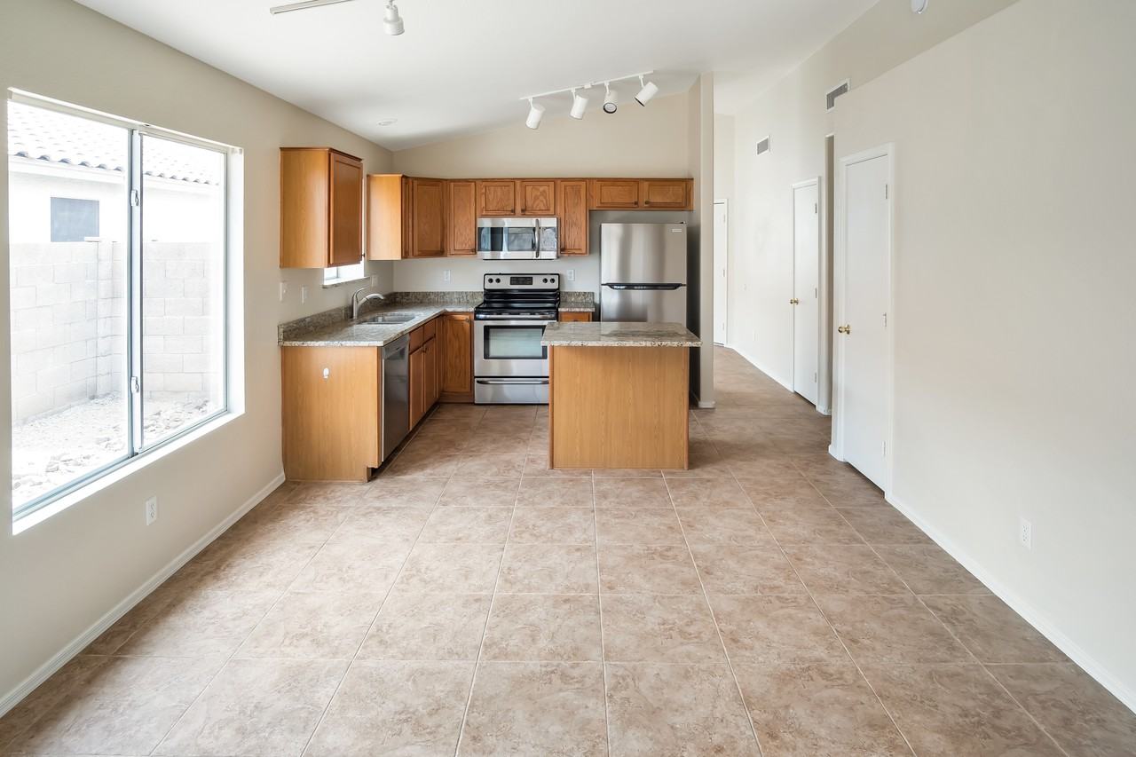 1200 W Kingbird Dr - Photo 6 of 17
