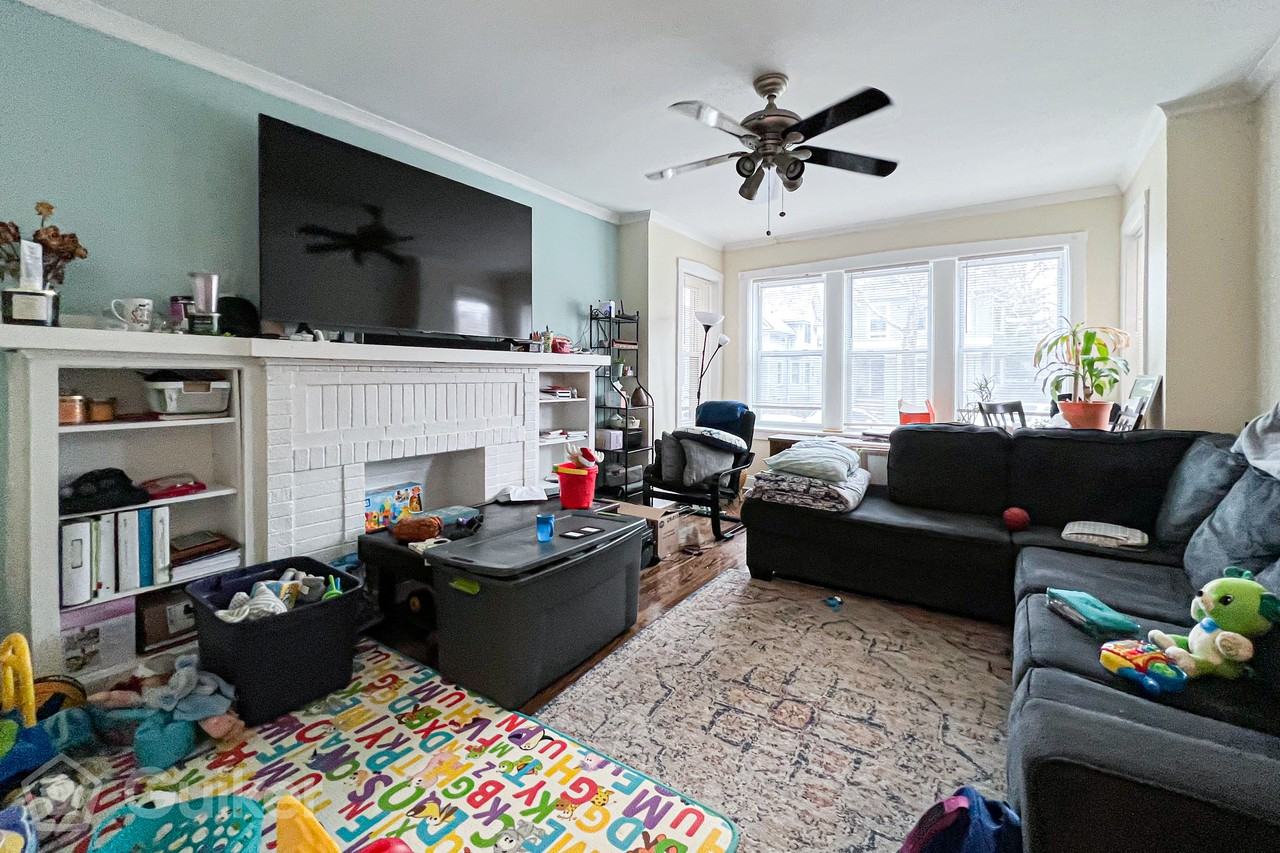 5222 N Christiana Ave - Photo 2 of 8