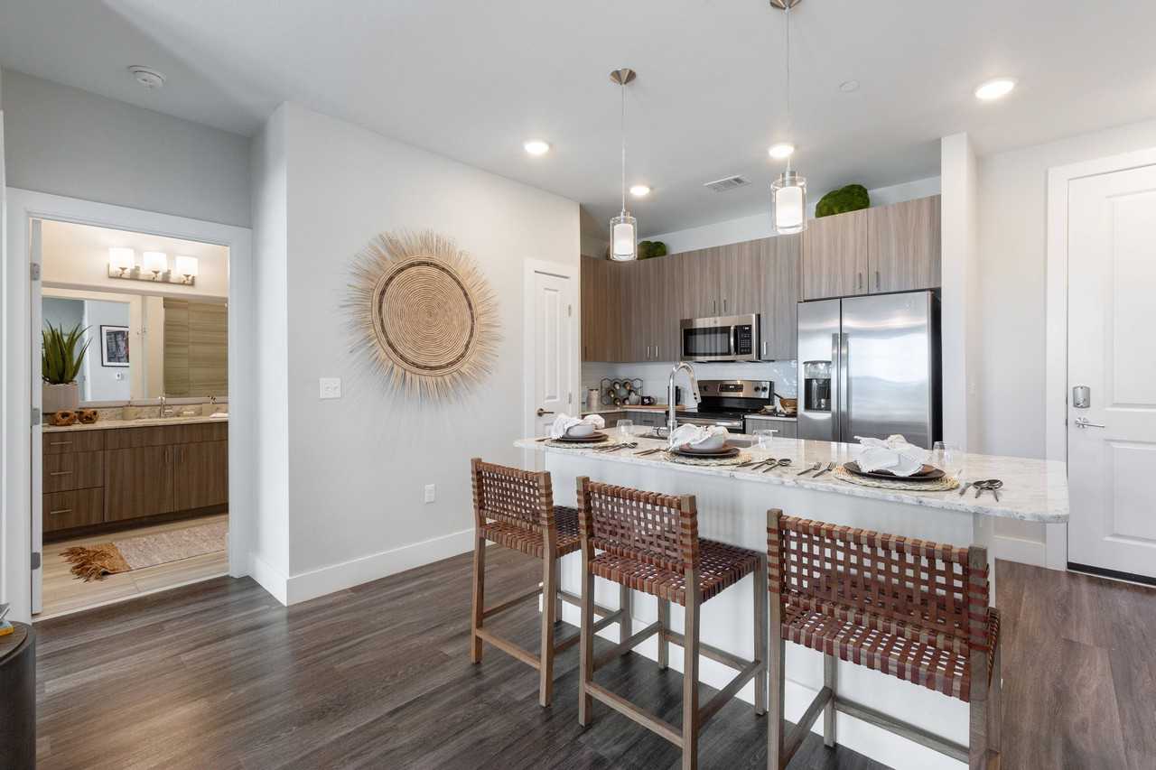 Overture Albuquerque 55+ Active Adult Apartment Homes - Photo 4 of 47