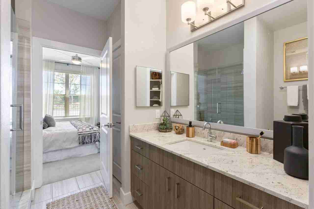 Overture Albuquerque 55+ Active Adult Apartment Homes - Photo 7 of 47