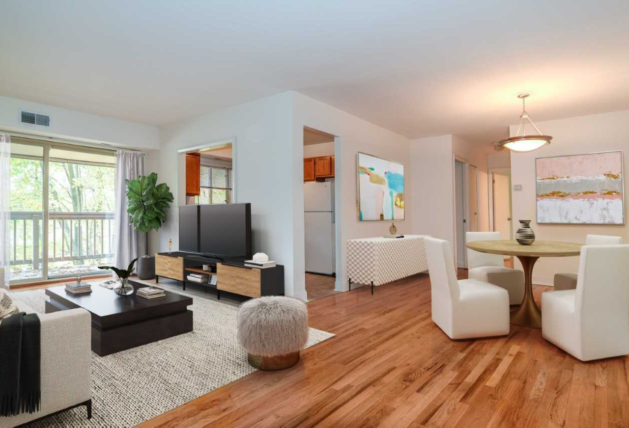 Montrose Manor - Photo 2 of 23