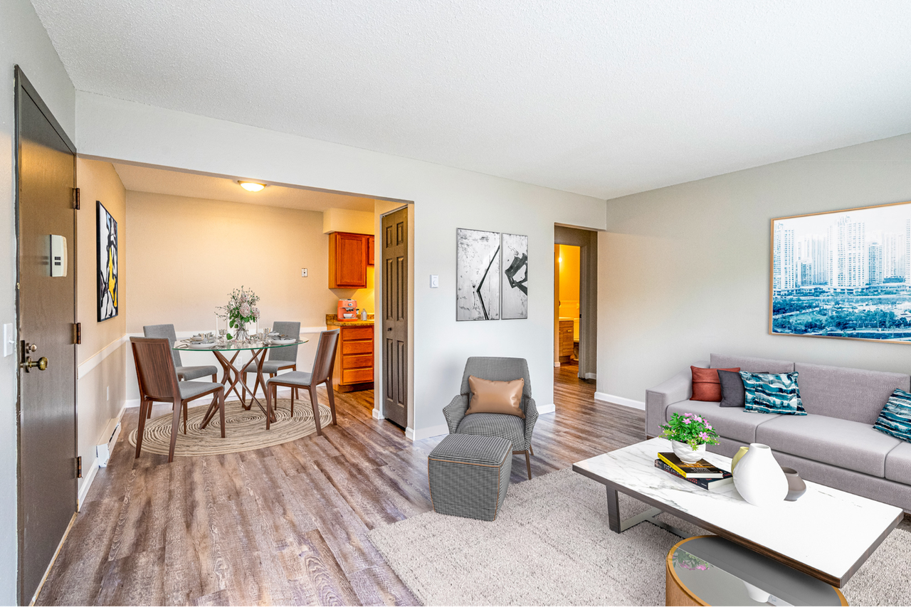 Piccadilly West - Photo 7 of 40