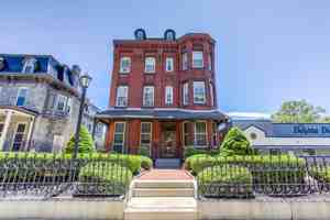 featured image of 4106 Walnut St