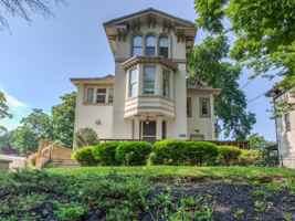 featured image of 4000 Pine St