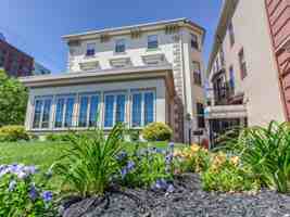 featured image of 4045 Walnut St