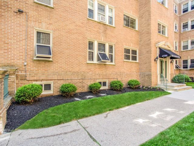 Campus Apartments - Photo 5 of 11