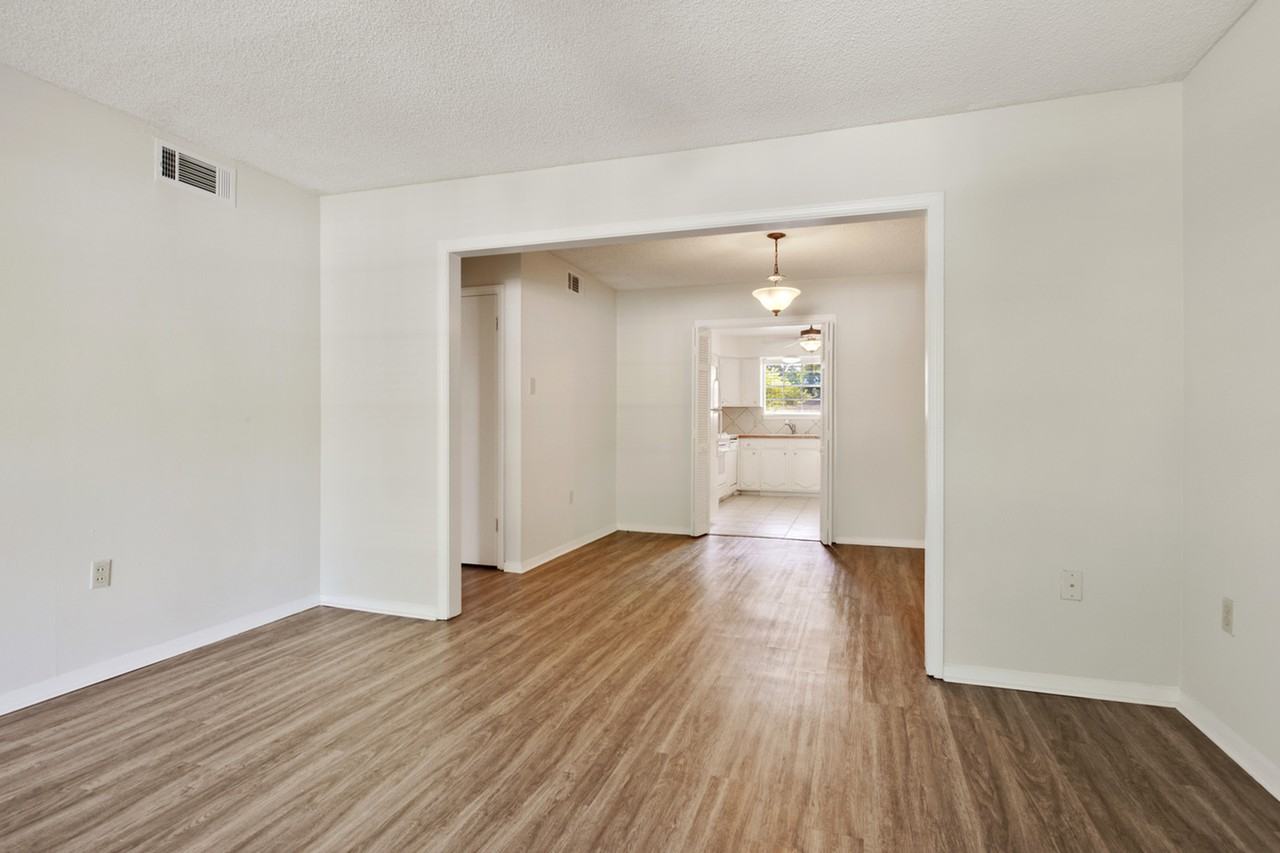 Ole Towne - Photo 5 of 37