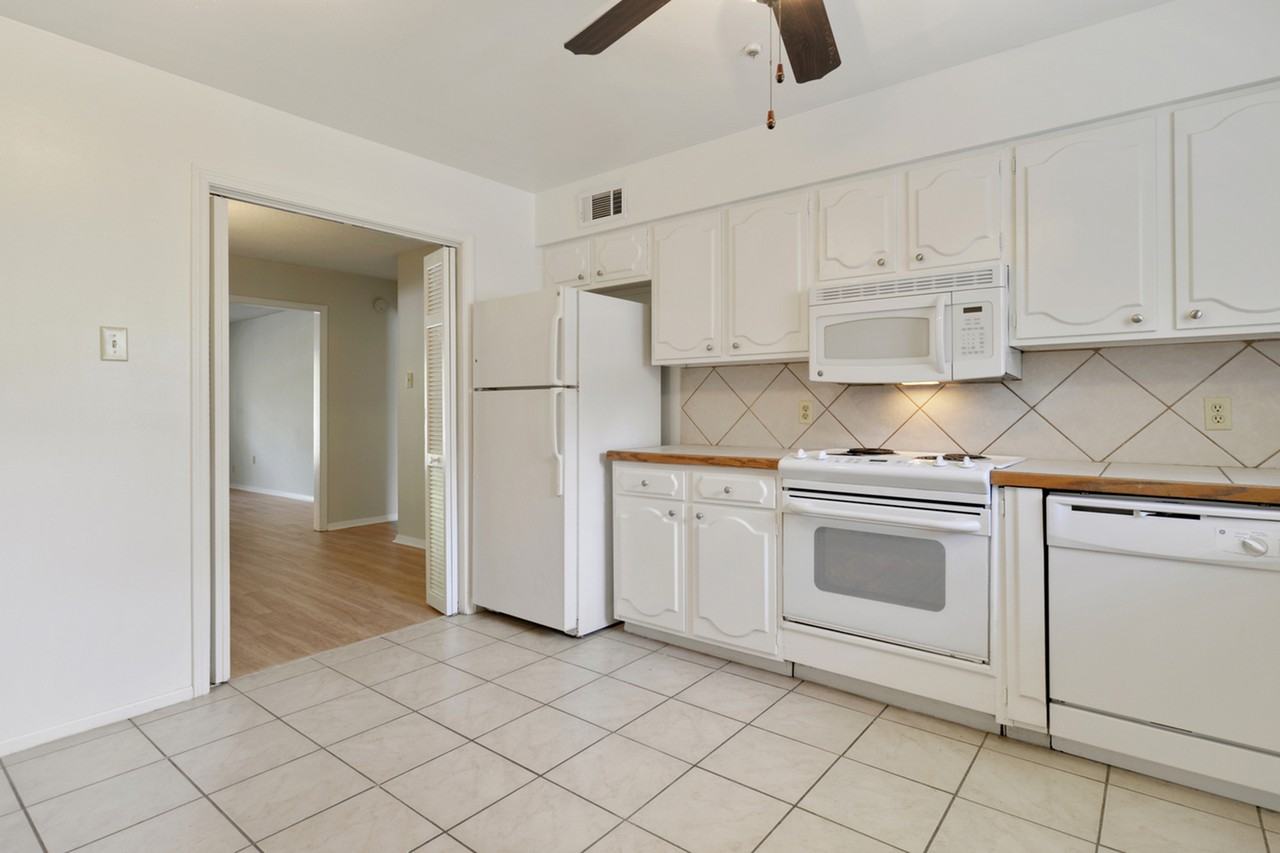 Ole Towne - Photo 6 of 37